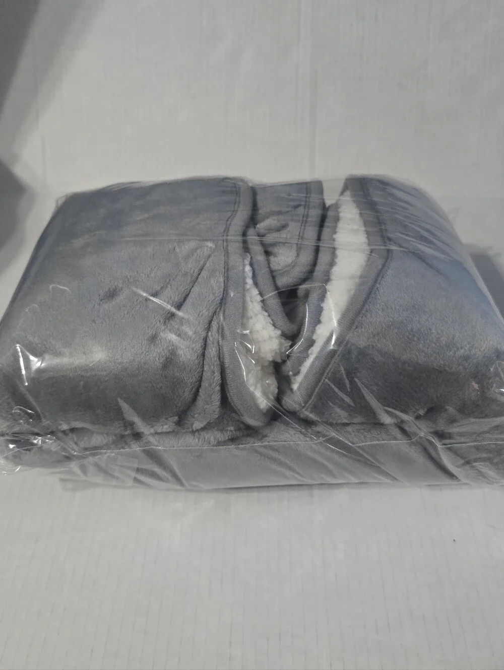 Livmore Heated Blanket USB Charging Gray NEW 39.3
